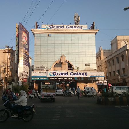 Grand Galaxy Hotel Krishna Nashik Buitenkant foto