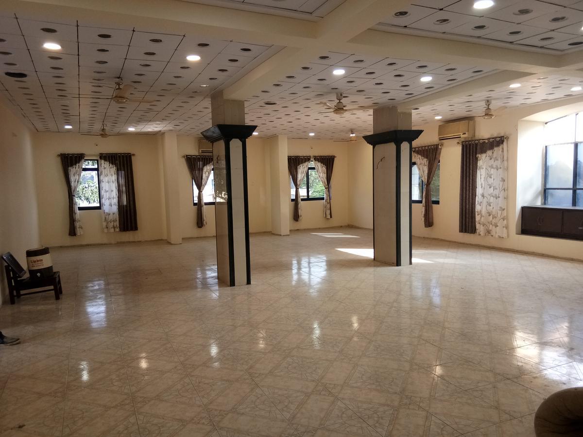 Grand Galaxy Hotel Krishna Nashik Buitenkant foto