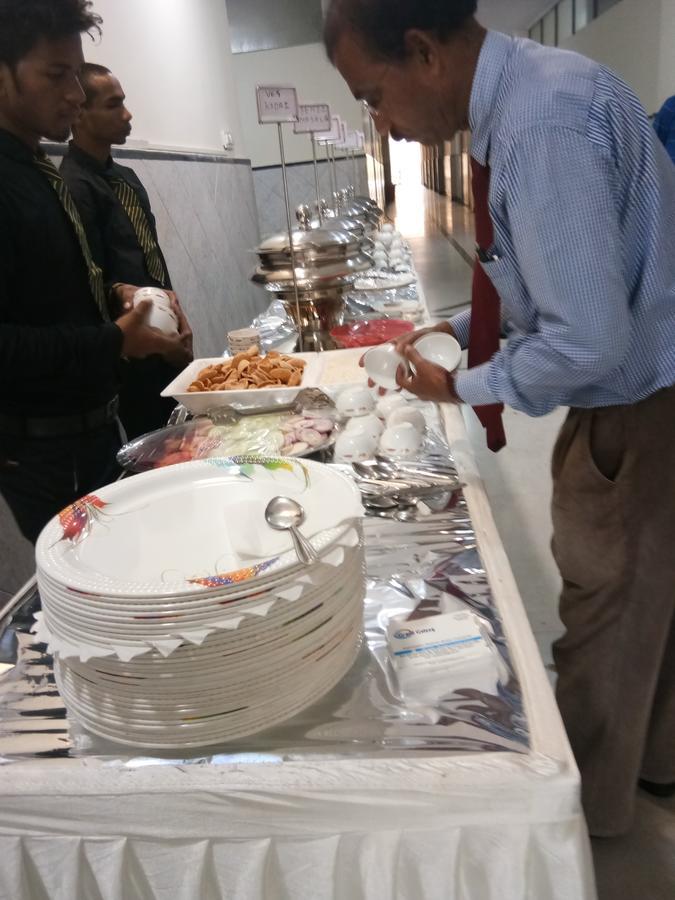 Grand Galaxy Hotel Krishna Nashik Buitenkant foto