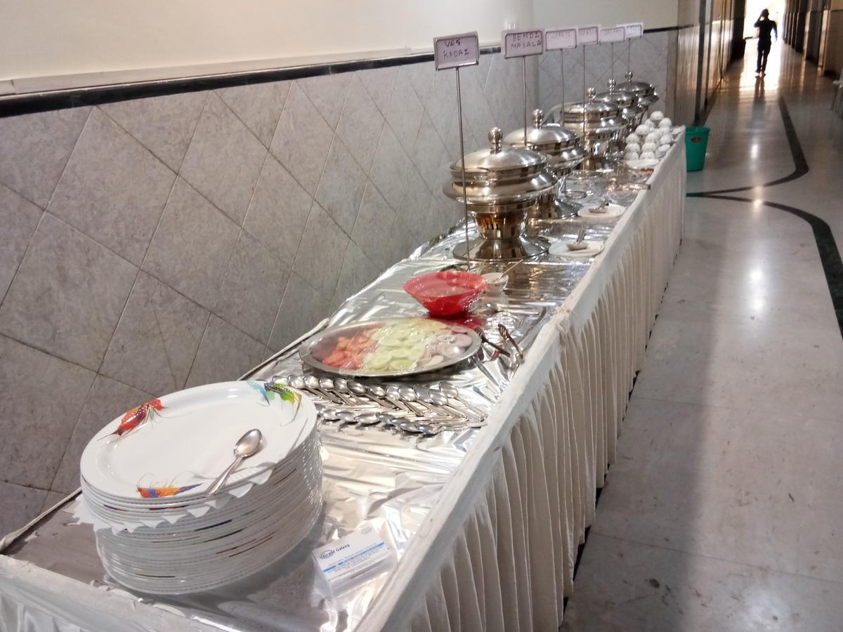 Grand Galaxy Hotel Krishna Nashik Buitenkant foto