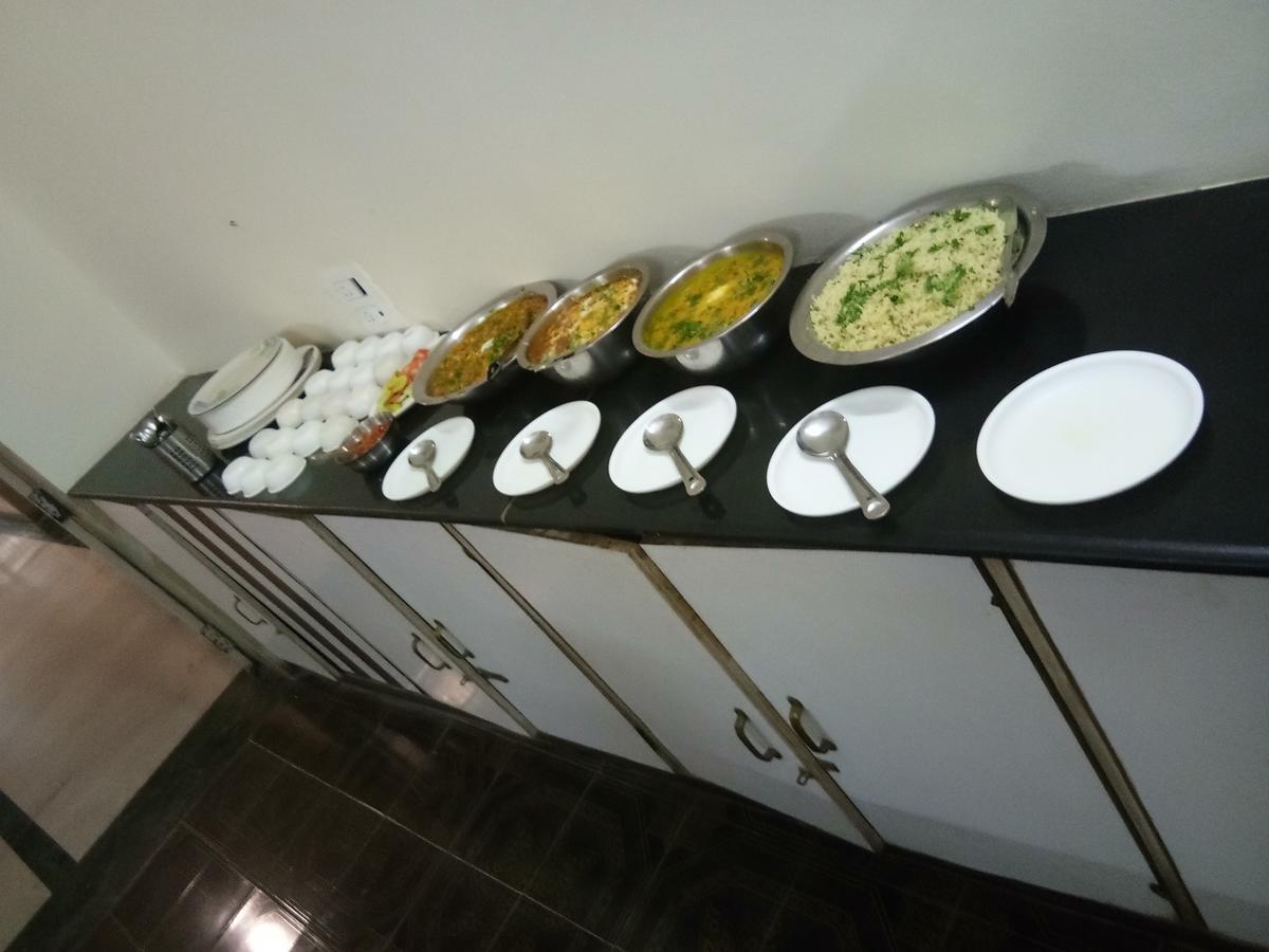 Grand Galaxy Hotel Krishna Nashik Buitenkant foto