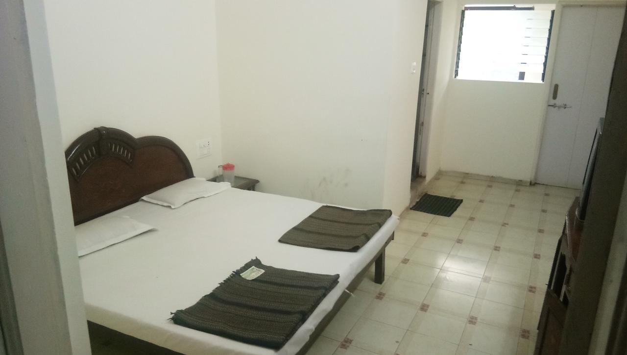 Grand Galaxy Hotel Krishna Nashik Buitenkant foto