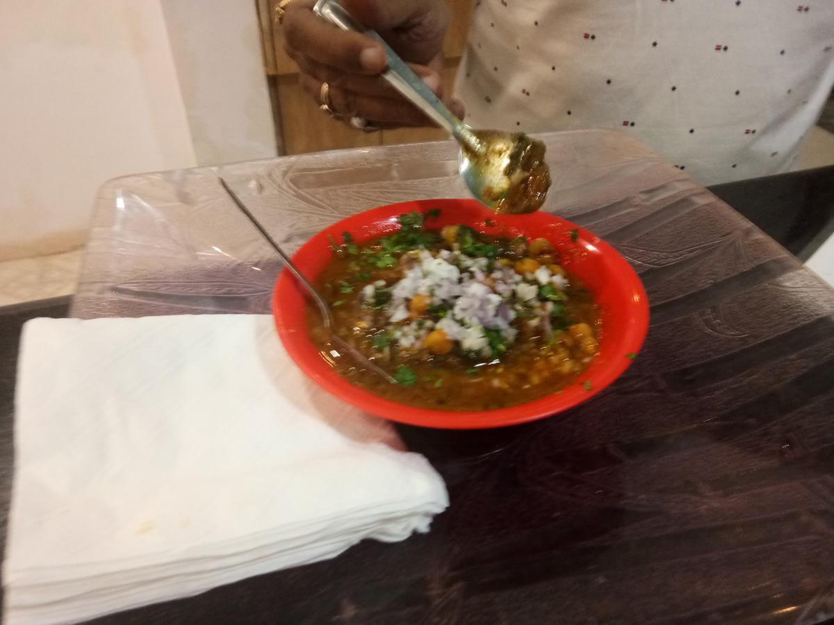 Grand Galaxy Hotel Krishna Nashik Buitenkant foto